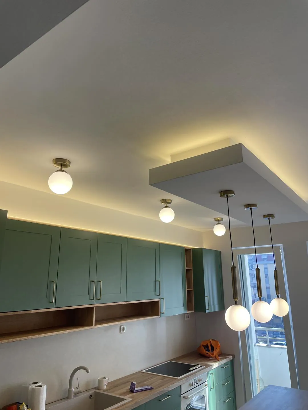 Installed LED lighting and pendant lights in a kitchen